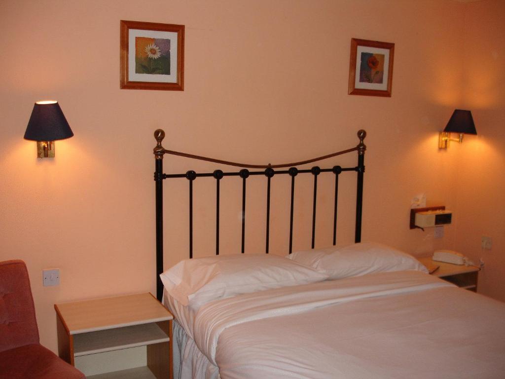 The Four Alls Inn Market Drayton Room photo